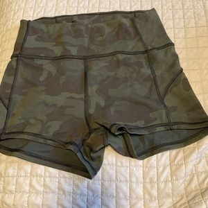 In movement short Everlux 2.5